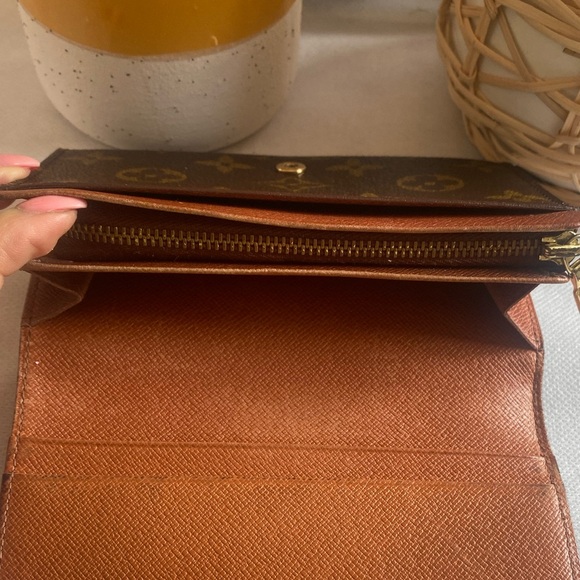 Authentic Lv monogram tresor wallet / custom hand painted and sealed. - Picture 6 of 10
